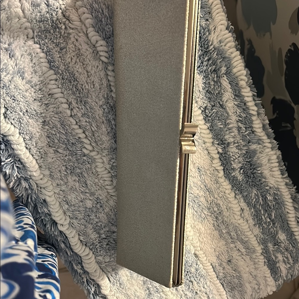 Elegant Vintage Silver Clutch - Picture 3 of 8